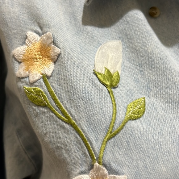 LA Loving light blue floral embroidered button down shirt size small - Picture 3 of 5